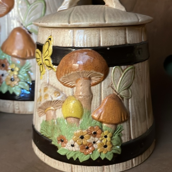 MUSHROOM CANISTER - Picture 3 of 4